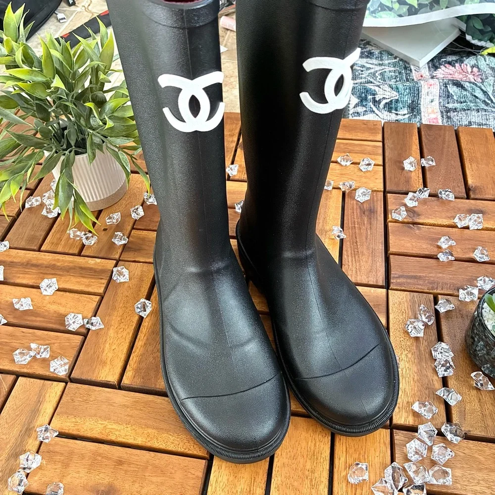 CHANEL Rubber Winter Boots - Picture 2 of 12